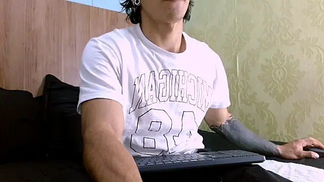 AlbertBernal69 online show from 01/11/25, 02:20