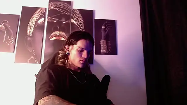 Snapshot of AlbertBernal69 chatting on 11/08/25, 03:07 AlbertBernal69 online show from 11/08/25, 03:07