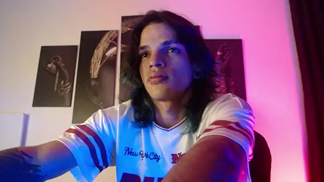 Snapshot of AlbertBernal69 chatting on 11/14/25, 03:49 AlbertBernal69 online show from 11/14/25, 03:49