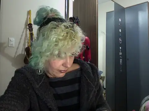 MariLouM online show from 06/25/26, 08:57