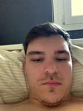 Snapshot of sergigomez chatting on 11/08/25, 03:23 sergigomez online show from 11/08/25, 03:23