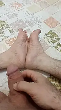 Snapshot of Hardapple01 chatting on 12/24/24, 12:44 Hardapple01 online show from 12/24/24, 12:44