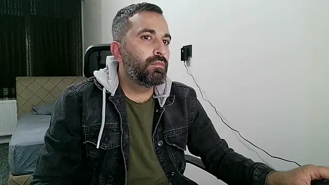 Snapshot of tgltplsr chatting on 11/10/25, 02:43 tgltplsr online show from 11/10/25, 02:43