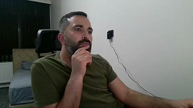 Snapshot of tgltplsr chatting on 11/11/25, 12:10 tgltplsr online show from 11/11/25, 12:10