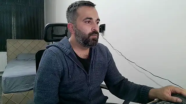 Snapshot of tgltplsr chatting on 11/14/25, 10:29 tgltplsr online show from 11/14/25, 10:29