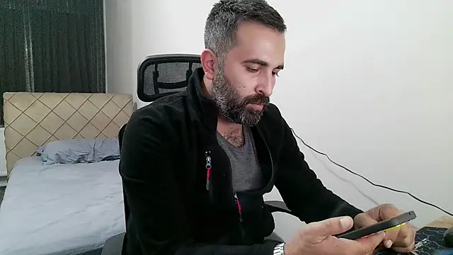 Snapshot of tgltplsr chatting on 11/15/25, 09:43 tgltplsr online show from 11/15/25, 09:43