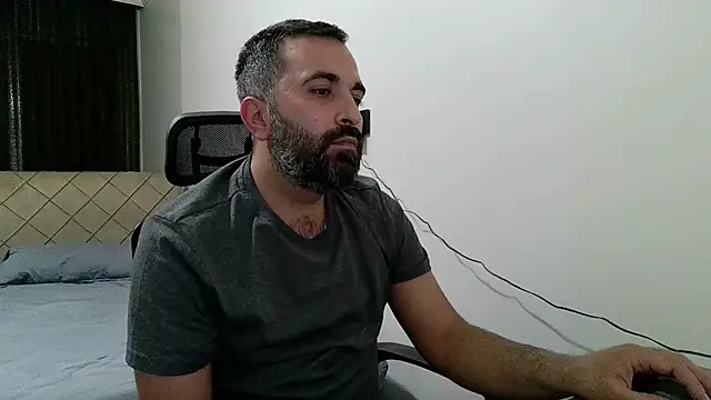 Snapshot of tgltplsr chatting on 11/18/25, 01:44 tgltplsr online show from 11/18/25, 01:44