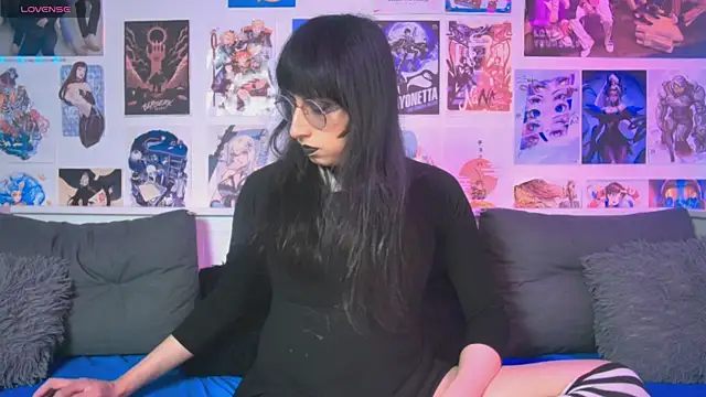 Snapshot of snowblack_ chatting on 11/01/25, 04:53 snowblack online show from 11/01/25, 04:53