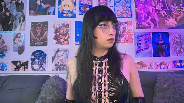 Snapshot of snowblack_ chatting on 11/11/25, 01:55 snowblack online show from 11/11/25, 01:55