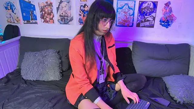 snowblack  online show from 06/06/26, 04:44