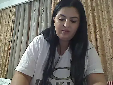 Snapshot of Ligia2024 chatting on 10/19/25, 02:01 Ligia2024 online show from 10/19/25, 02:01