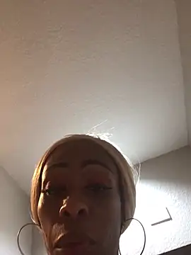 Snapshot of SlimBeenBadd1981 chatting on 01/03/25, 11:35 SlimBeenBadd1981 online show from 01/03/25, 11:35