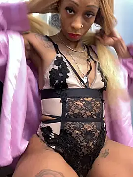 Snapshot of SlimBeenBadd1981 chatting on 02/22/25, 11:24 SlimBeenBadd1981 online show from 02/22/25, 11:24