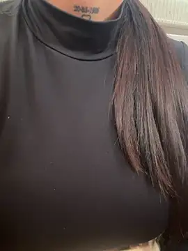 Snapshot of LunaBaker-1 chatting on 11/09/25, 06:28 LunaBaker-1 online show from 11/09/25, 06:28