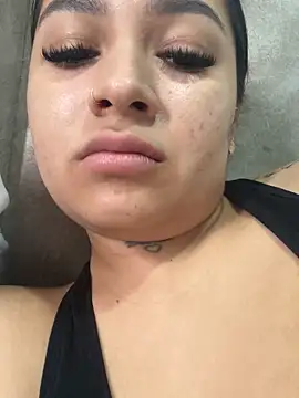 Snapshot of LunaBaker-1 chatting on 11/14/25, 06:17 LunaBaker-1 online show from 11/14/25, 06:17