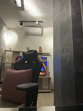 Snapshot of LunaBaker-1 chatting on 12/13/25, 07:53 LunaBaker-1 online show from 12/13/25, 07:53