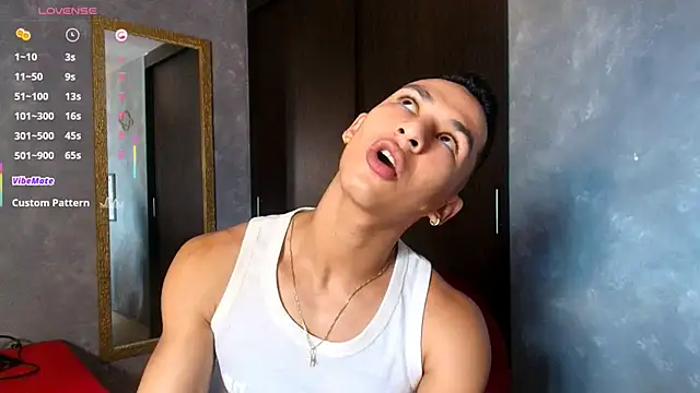 Snapshot of liuscast22 chatting on 11/19/25, 04:07 liuscast22 online show from 11/19/25, 04:07