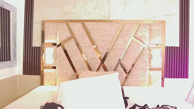 Snapshot of Athenea_Mills chatting on 10/04/25, 06:50 Athenea Mills online show from 10/04/25, 06:50