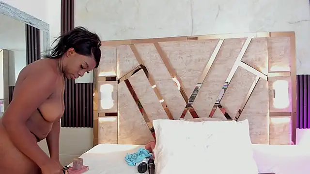 Snapshot of Athenea_Mills chatting on 10/24/25, 06:48 Athenea Mills online show from 10/24/25, 06:48