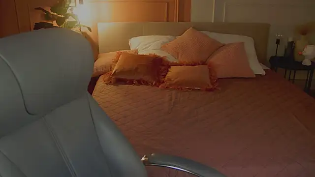 Snapshot of anita_blairr chatting on 11/10/25, 12:53 anita blairr online show from 11/10/25, 12:53