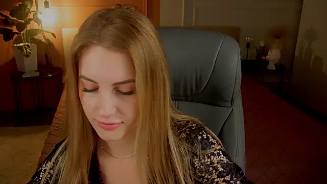 Snapshot of anita_blairr chatting on 11/17/25, 01:00 anita blairr online show from 11/17/25, 01:00