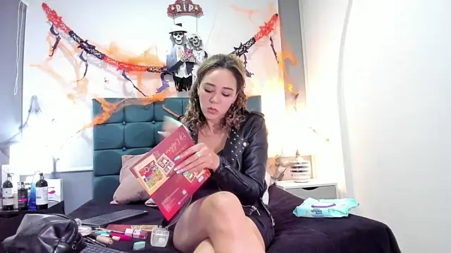 charlott lens online show from 10/25/25, 09:28