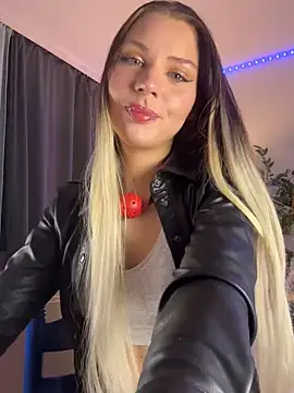 Snapshot of KittyKatyDream chatting on 01/08/25, 04:44 KittyKatyDream online show from 01/08/25, 04:44