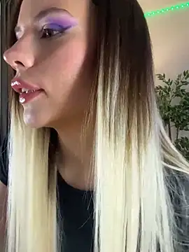 Snapshot of KittyKatyDream chatting on 02/10/25, 06:13 KittyKatyDream online show from 02/10/25, 06:13