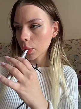 Snapshot of KittyKatyDream chatting on 03/21/25, 03:35 KittyKatyDream online show from 03/21/25, 03:35