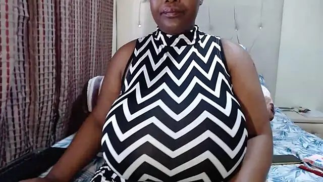 Snapshot of CHOCOLATEDARKBUSTYX chatting on 10/07/25, 08:22 CHOCOLATEDARKBUSTYX online show from 10/07/25, 08:22