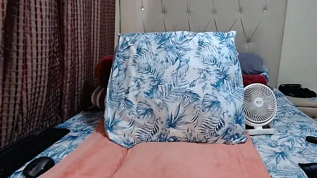 Snapshot of CHOCOLATEDARKBUSTYX chatting on 10/09/25, 08:56 CHOCOLATEDARKBUSTYX online show from 10/09/25, 08:56