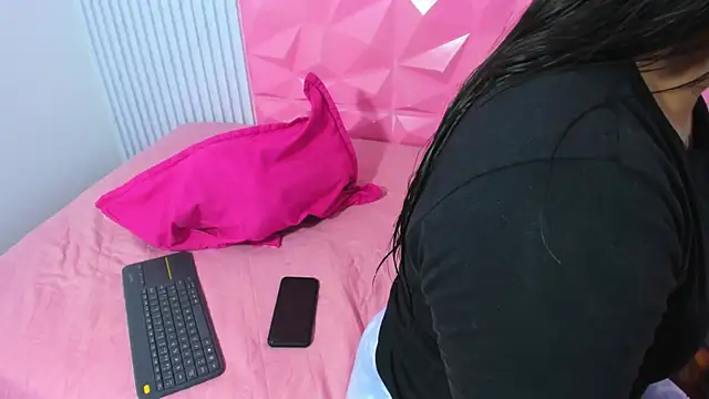 Karoline Hott online show from 01/11/25, 06:23