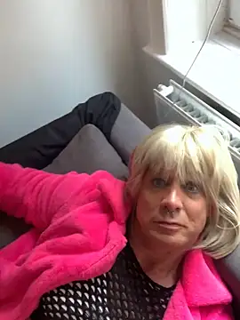 Snapshot of hoerige-masonutte chatting on 10/01/25, 03:40 hoerige-masonutte online show from 10/01/25, 03:40