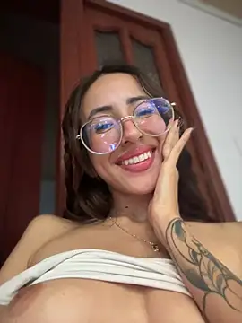 lauravasquez online show from 03/17/25, 04:43