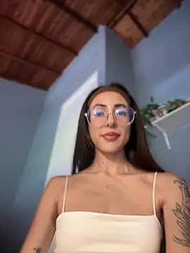 Snapshot of lauravasquez chatting on 09/13/25, 04:51 lauravasquez online show from 09/13/25, 04:51