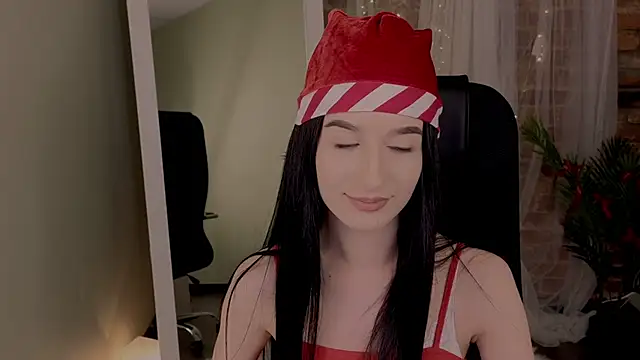 Snapshot of LauraCoy chatting on 12/25/24, 03:40 LauraCoy online show from 12/25/24, 03:40