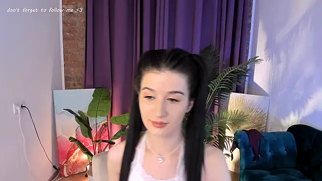 Snapshot of LauraCoy chatting on 01/30/25, 11:24 LauraCoy online show from 01/30/25, 11:24