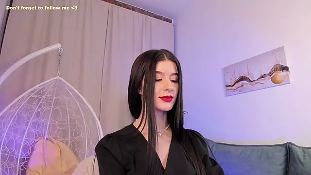 Snapshot of LauraCoy chatting on 02/03/25, 11:26 LauraCoy online show from 02/03/25, 11:26