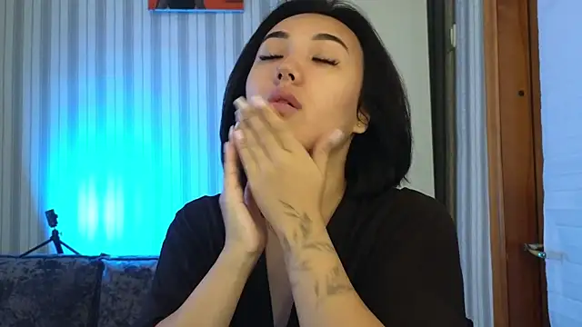 lily  foster online show from 09/19/25, 06:48