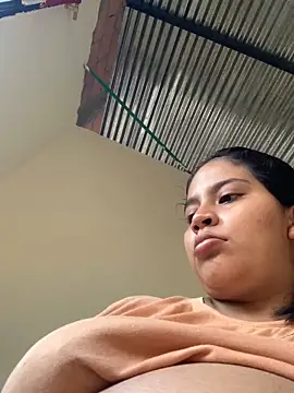 moncerrat luna online show from 10/06/25, 09:56