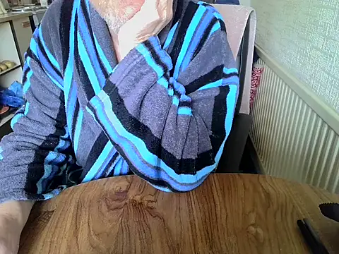 Snapshot of daddyflash chatting on 02/20/26, 11:43 daddyflash online show from 02/20/26, 11:43