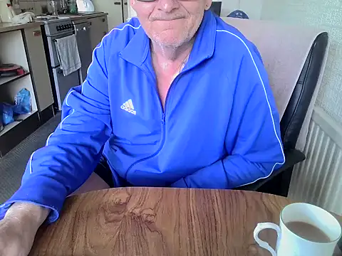 Snapshot of daddyflash chatting on 06/11/26, 09:18 daddyflash online show from 06/11/26, 09:18