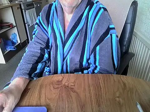Snapshot of daddyflash chatting on 06/12/26, 08:24 daddyflash online show from 06/12/26, 08:24