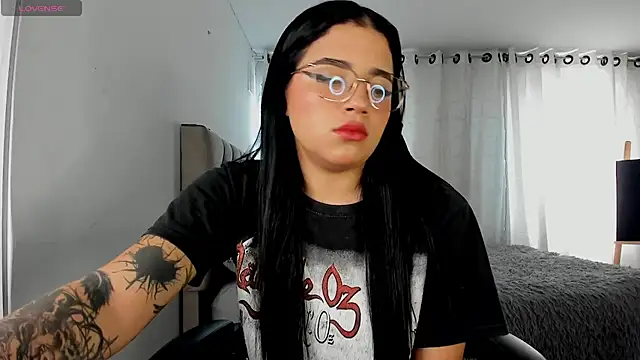 aliice walker  online show from 11/16/25, 07:19