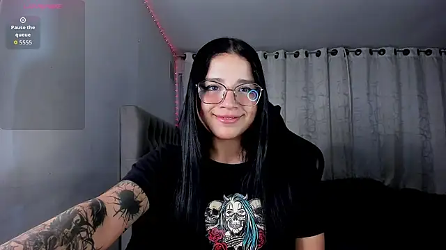 Snapshot of aliice_walker_ chatting on 01/06/26, 10:56 aliice walker online show from 01/06/26, 10:56