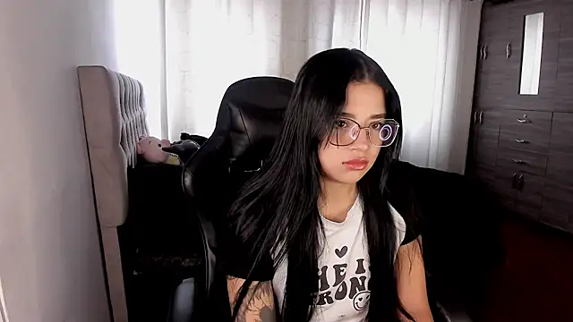 Snapshot of aliice_walker_ chatting on 02/11/26, 04:56 aliice walker online show from 02/11/26, 04:56