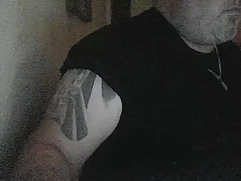 Snapshot of Paolino_8316 chatting on 12/13/25, 11:32 Paolino 8316 online show from 12/13/25, 11:32