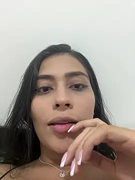 Snapshot of Sophie__Foxxx chatting on 12/27/24, 02:47 Sophie Foxxx online show from 12/27/24, 02:47