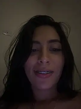 Snapshot of Sophie__Foxxx chatting on 01/04/25, 06:30 Sophie Foxxx online show from 01/04/25, 06:30