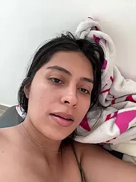 Snapshot of Sophie__Foxxx chatting on 03/04/25, 08:38 Sophie Foxxx online show from 03/04/25, 08:38